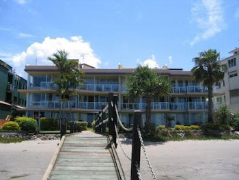 Riverside - Grafton Accommodation 0