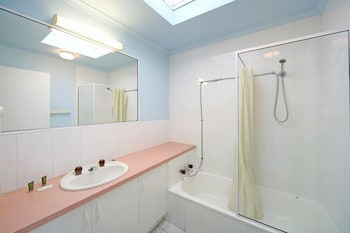 Riverside - Grafton Accommodation 4