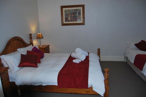 Jacaranda Cottage - Grafton Accommodation 4
