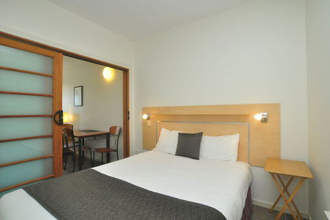 Lennox Holiday Apartments - Grafton Accommodation 5