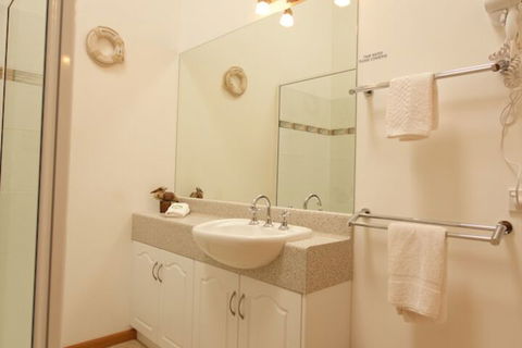 Abs By The Bay - Grafton Accommodation 3