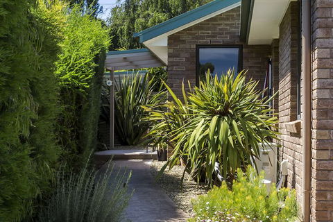 Abs By The Bay - Grafton Accommodation 4