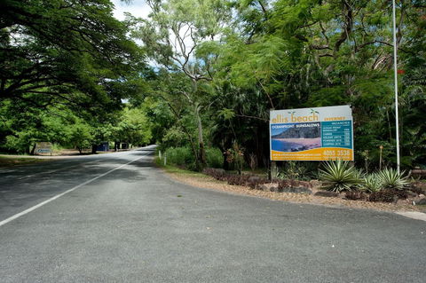 Ellis Beach Oceanfront Bungalows - Campground - Grafton Accommodation 4