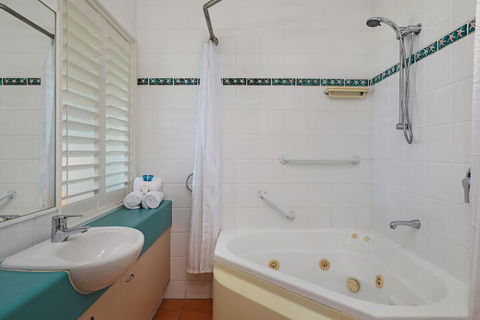 Alex Seaside Resort - Grafton Accommodation 6