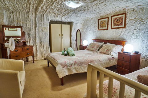 Underground Bed And Breakfast - Grafton Accommodation 2