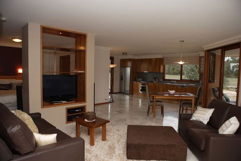 Aurora Cottages - Grafton Accommodation 6