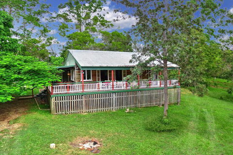 Avalon Noosa Farm Cottages - Grafton Accommodation 1