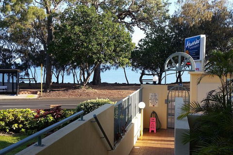 Alexander Beachfront Apartments - Grafton Accommodation 3