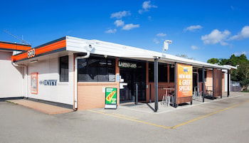 Upper Ross Hotel - Grafton Accommodation 2