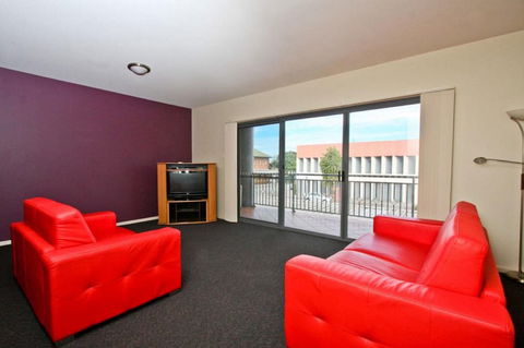 Cosmopolitan Apartments - Grafton Accommodation 4