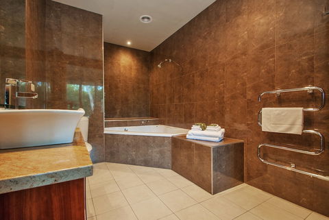 Centenary Peaks - Grafton Accommodation 1