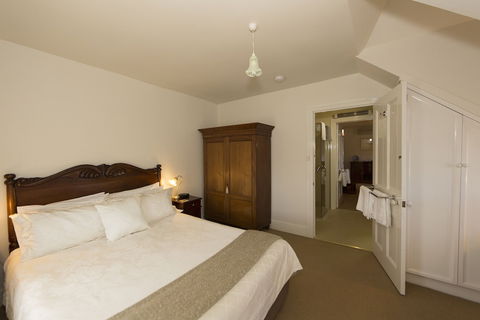 The Racecourse Inn - Grafton Accommodation 4