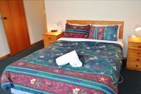 Coles Bay Waterfronter 2 - Grafton Accommodation 4