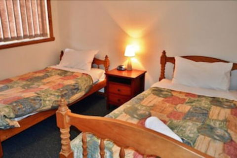 Coles Bay Waterfronter 2 - Grafton Accommodation 3