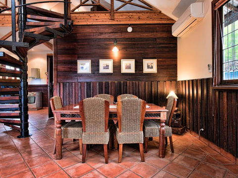 Oak Tree Barn Bridgetown - Grafton Accommodation 1