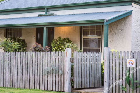 Georgies Cottage - Grafton Accommodation 3