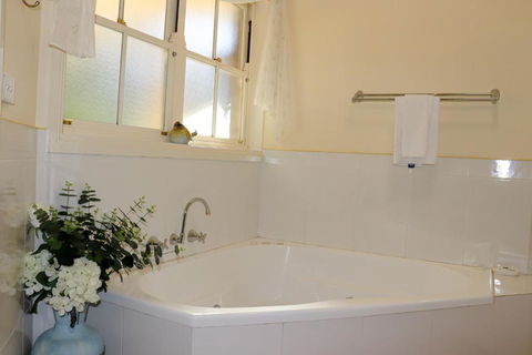 Plumes On The Green Boutique Bed & Breakfast - Grafton Accommodation 5