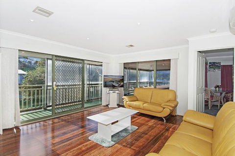 Sand & Foam - Grafton Accommodation 2