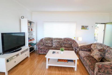 Lakefront Simplicity - Grafton Accommodation 3