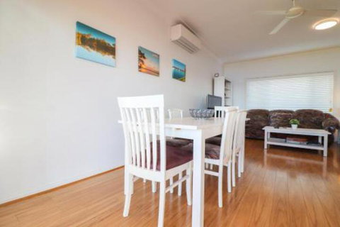Lakefront Simplicity - Grafton Accommodation 4