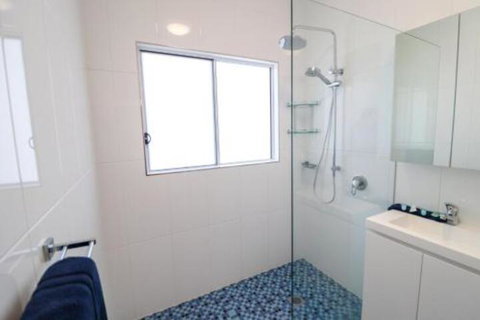 Lakefront Simplicity - Grafton Accommodation 5