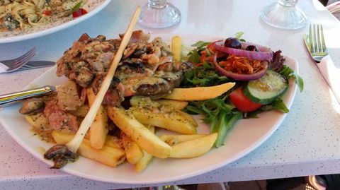 Cafe Amphora - Grafton Accommodation 33