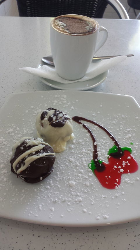 Cafe Amphora - Grafton Accommodation 37