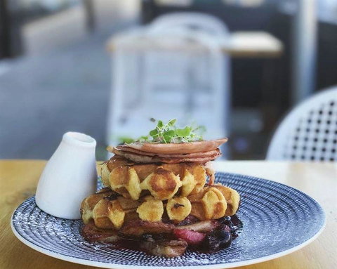 Explorers Restaurant - Grafton Accommodation 0