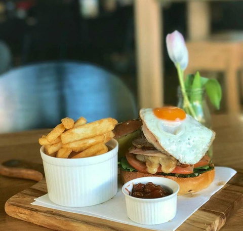 Explorers Restaurant - Grafton Accommodation 5