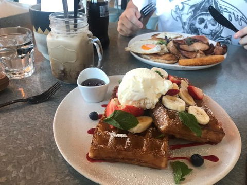 Ollie's Cafe Bar - Grafton Accommodation 0