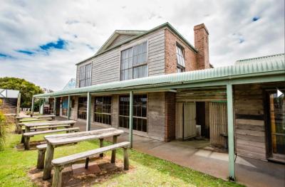 The 12 Apostles Inn / Princetown Tavern - Grafton Accommodation 12