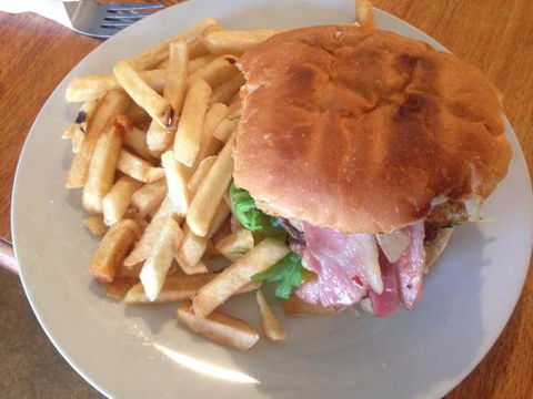 The 12 Apostles Inn / Princetown Tavern - Grafton Accommodation 0