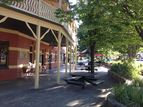 Alpine Hotel Bright - Grafton Accommodation 0