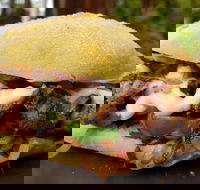 Fire  Brimstone BBQ- Hillside Hotel - Grafton Accommodation