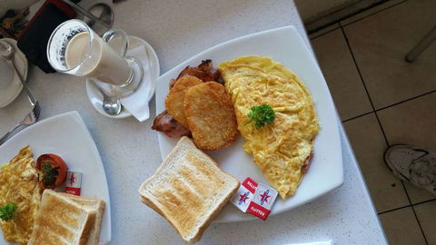 Cafe Amphora - Grafton Accommodation 0