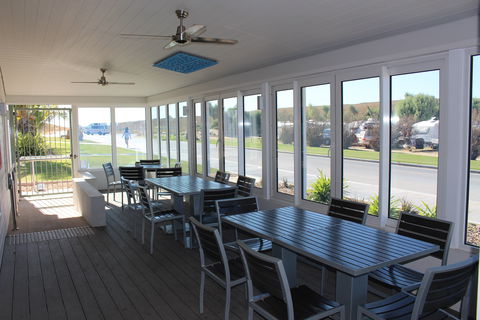 Bill's Bar - Ningaloo Coral Bay - Grafton Accommodation 1