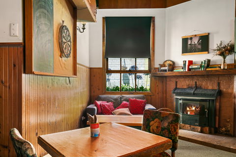 Archies Couch - Grafton Accommodation 2