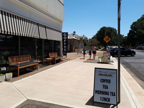 Coffee On Cooper - Grafton Accommodation 1