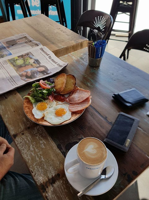June's Cafe - Grafton Accommodation 0
