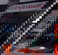 Lucky Star Bakery - Grafton Accommodation