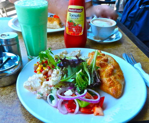 Q Cafe - Grafton Accommodation 0