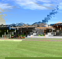 Two Rivers Wines - Grafton Accommodation