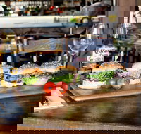 The Cabal Bar and Dining - Grafton Accommodation