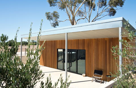 Izway Wines - Grafton Accommodation 1