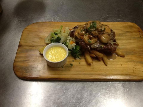 The Blue Parrot Cafe - Grafton Accommodation 0