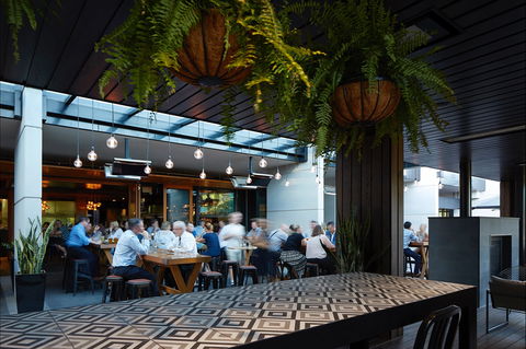 Ostani Lounge, Bar & Restaurant - Grafton Accommodation 1