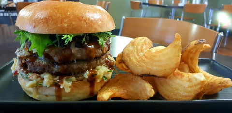 The Belmore Hotel Bistro - Grafton Accommodation 0