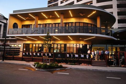 Q Bar & Brasserie On The Avenue - Grafton Accommodation 1
