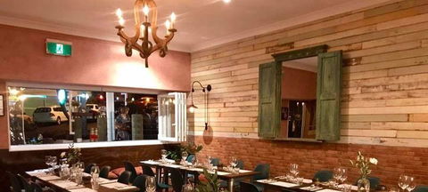 A Treat Of France - Grafton Accommodation 1