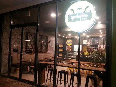 Munkeeskins Cafe - Grafton Accommodation 0